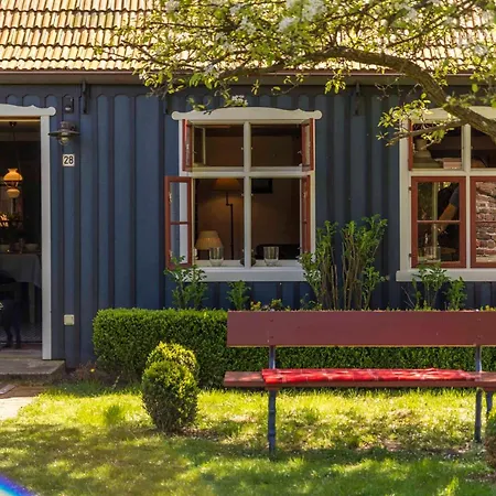 Pommernhaus Charmantes Colonistenhaus, Kamin, Ruderboot Vorsee